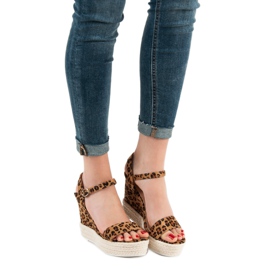 Ideal Shoes Snygga kilsandaler brun 2