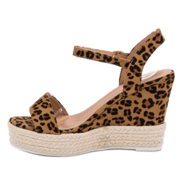 Ideal Shoes Snygga kilsandaler brun 1