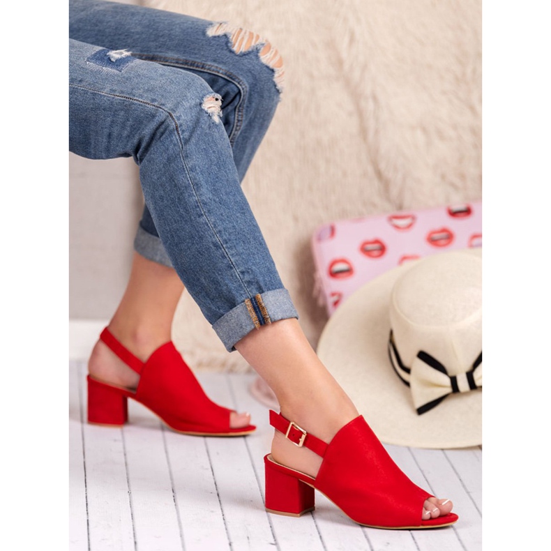 Super Mode Byggda sandaler på en bar röd 2