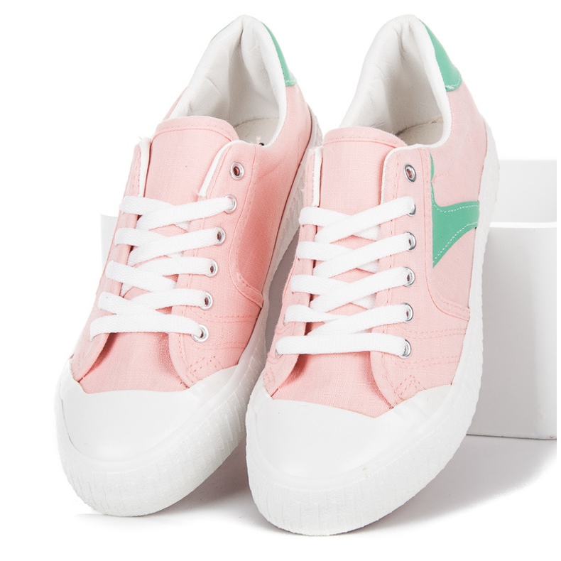 Kylie Rosa sneakers 1