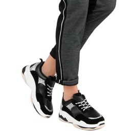 Svarta sneakers med mönster 2