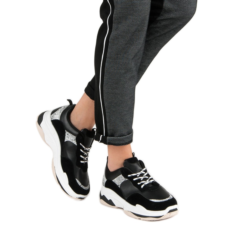 Svarta sneakers med mönster 2