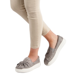 Mocka slipons med en VICES rosett grå 2