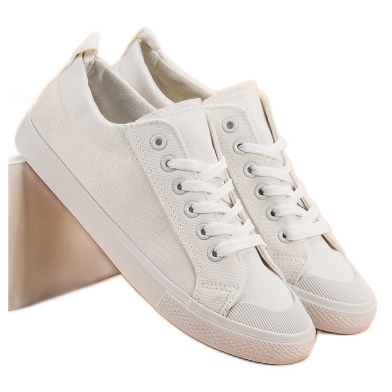 Låga vita sneakers 2