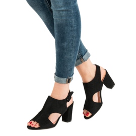 Openwork sandaler på ett inlägg svart 1