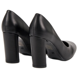 Small Swan Svarta pumpar på en pelare 1