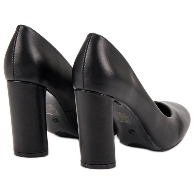 Small Swan Svarta pumpar på en pelare 1