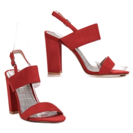 SHELOVET Röda sandaler på en bar 2