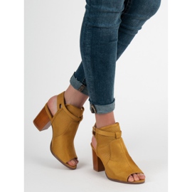 Evento Snygga stängda sandaler gul 2