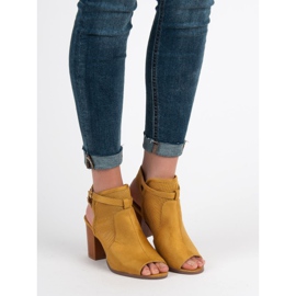 Evento Snygga stängda sandaler gul 1