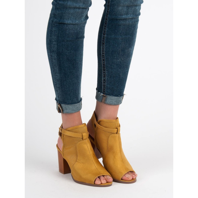 Evento Snygga stängda sandaler gul 1