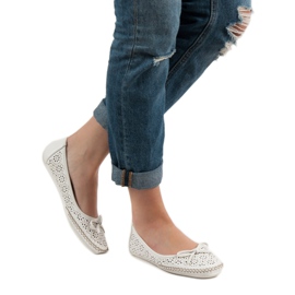 VICES vita genombrutna ballerinor 1