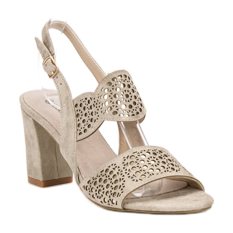 Goodin Gyllene sandaler på en bar 1