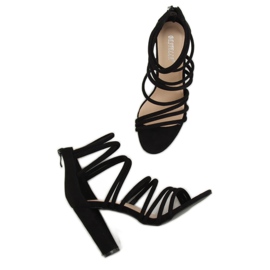Svarta högklackade sandaler AT-0662-L Svart 1