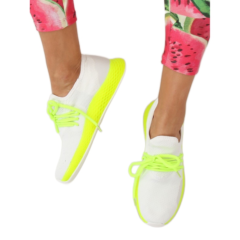 B-6851 Gula vita och gula sportskor 2