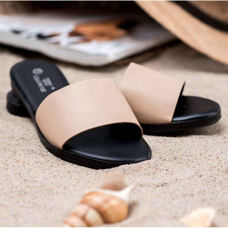 Clowse Klassiska beige tofflor 1