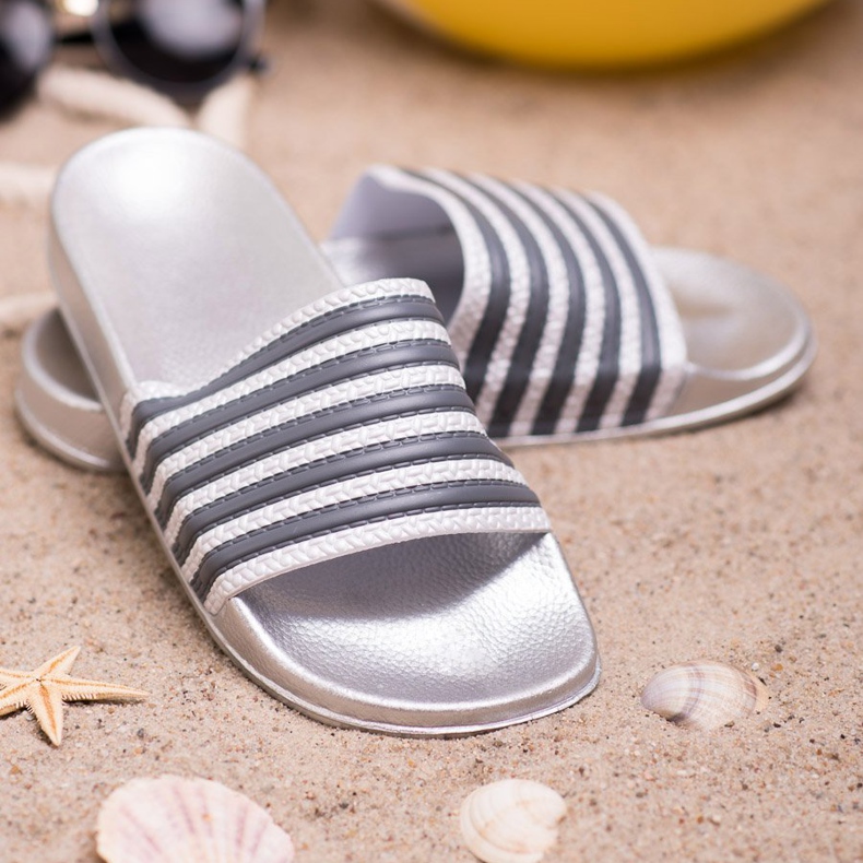 SHELOVET Sportiga randiga tofflor grå 2