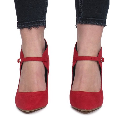 Röda stövlar på en Thérèse -häl 1