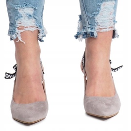 Grå sandaler med höga klackar från Love Paris 2