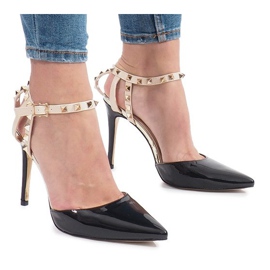 Svartlackerade klackar med Behati -dubbar mångfärgad gul 2