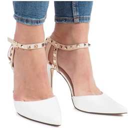 Vitlackerade klackar med Behati -dubbar gul 2