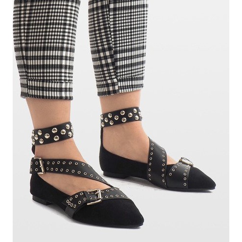 Svarta slip-on skor med B12-8 dubbar 1