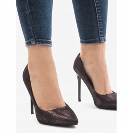 Svarta klassiska klackar AT-0596-L 1