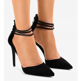 Svarta pumpar på en stift 6941-P 1