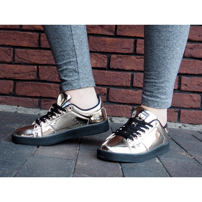 Q45 guld sneakers gyllene 1