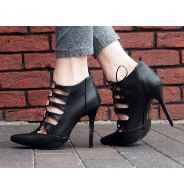 Rikt dekorerade höga sandaler 11033-1 svart 1