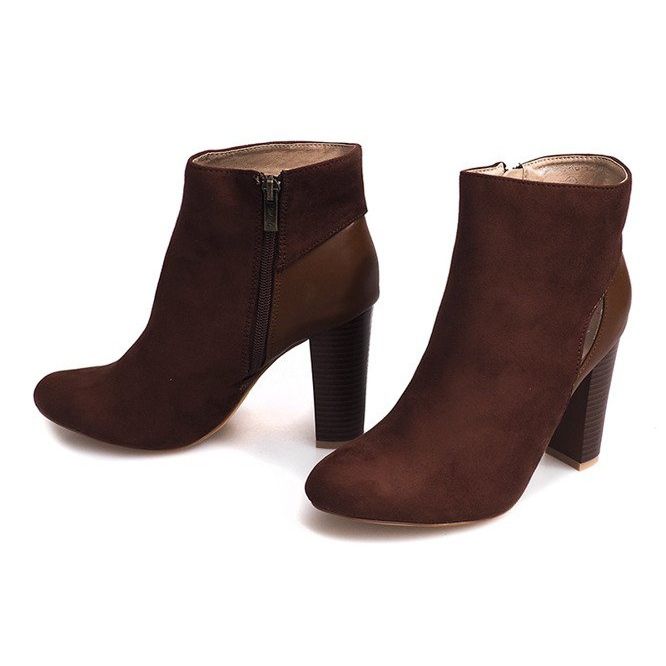 Bruna mocka stövlar på en pelare med dragkedja 2