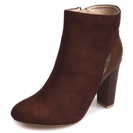 Bruna mocka stövlar på en pelare med dragkedja 1