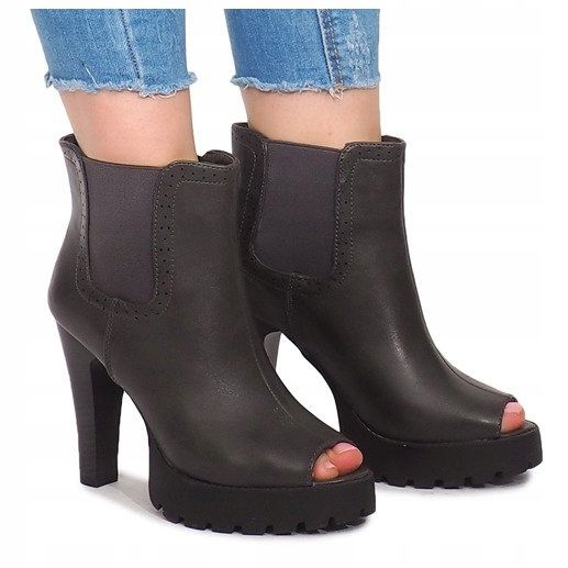 Öppna stövlar på en stolpe B2901-PB Grå 1