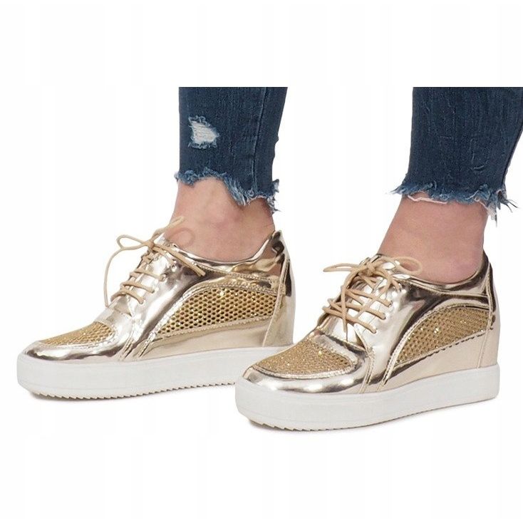 Adele's Gold Lacquered Openwork Sneakers gyllene 1