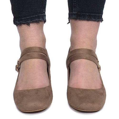 Beige pumps på Tamarastolpen 2