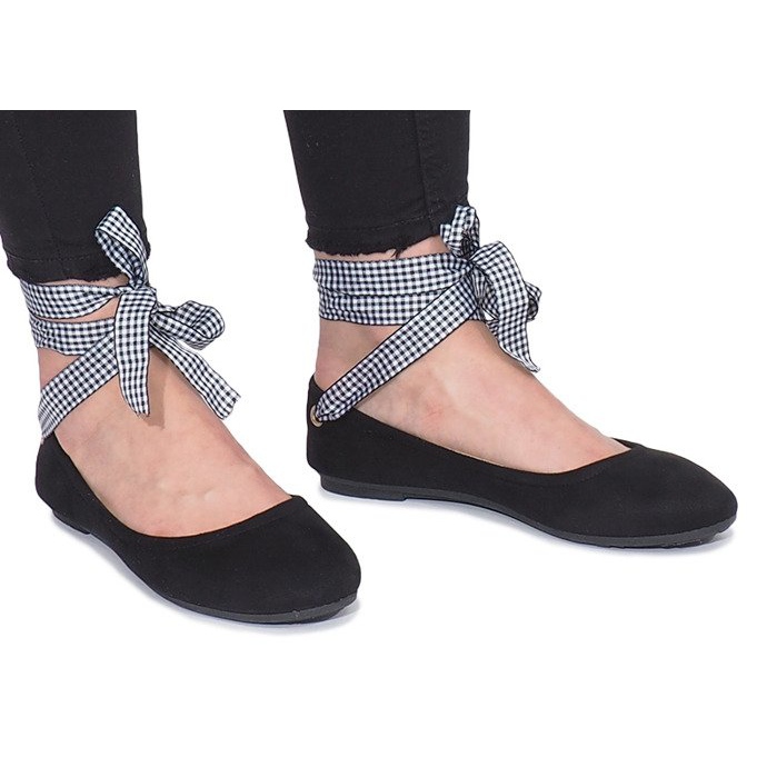 Svarta ballerinor med rosett från Acro 2