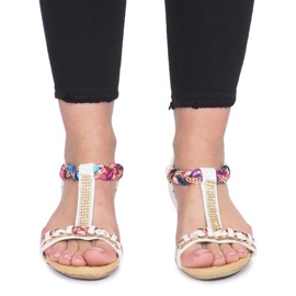 Vita sandaler på en känslig Ruixin kilklack 1