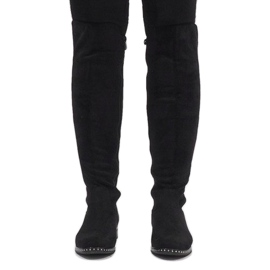 Svarta stövlar i mocka med dubbar i H305 2