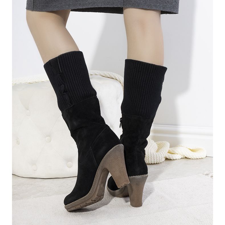 Svarta högklackade stövlar i mocka 9A0956 1