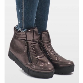 Bruna isolerade sneakers BB-1652 1