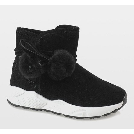 Svarta stövlar på GF-ZM93 sportsålen 1