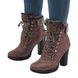 Kaki stövlar på N50 stolpen grön 2