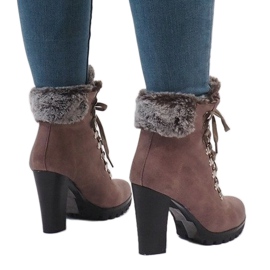 Kaki stövlar på N50 stolpen grön 1