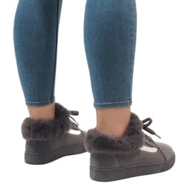 Grå stövlar, isolerade sneakers FB-186 1