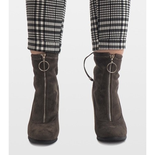 Gröna stövletter i mocka på stolpen C-7179 1