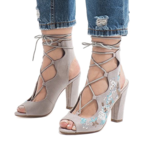 Grå öppna stövlar på stolpen 1610-223 1