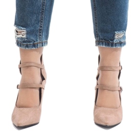 Pumpar på en stift 6613-5 beige 2