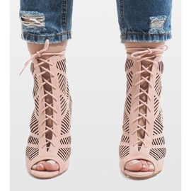 Rosa stövlar på en nål 1610-225 2