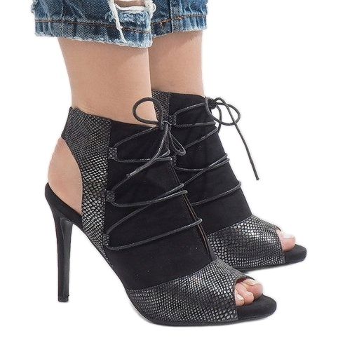 Svarta öppna stövlar på en HF168-3 häl 1