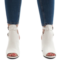 Vita stövlar på stolpen 173-853 2